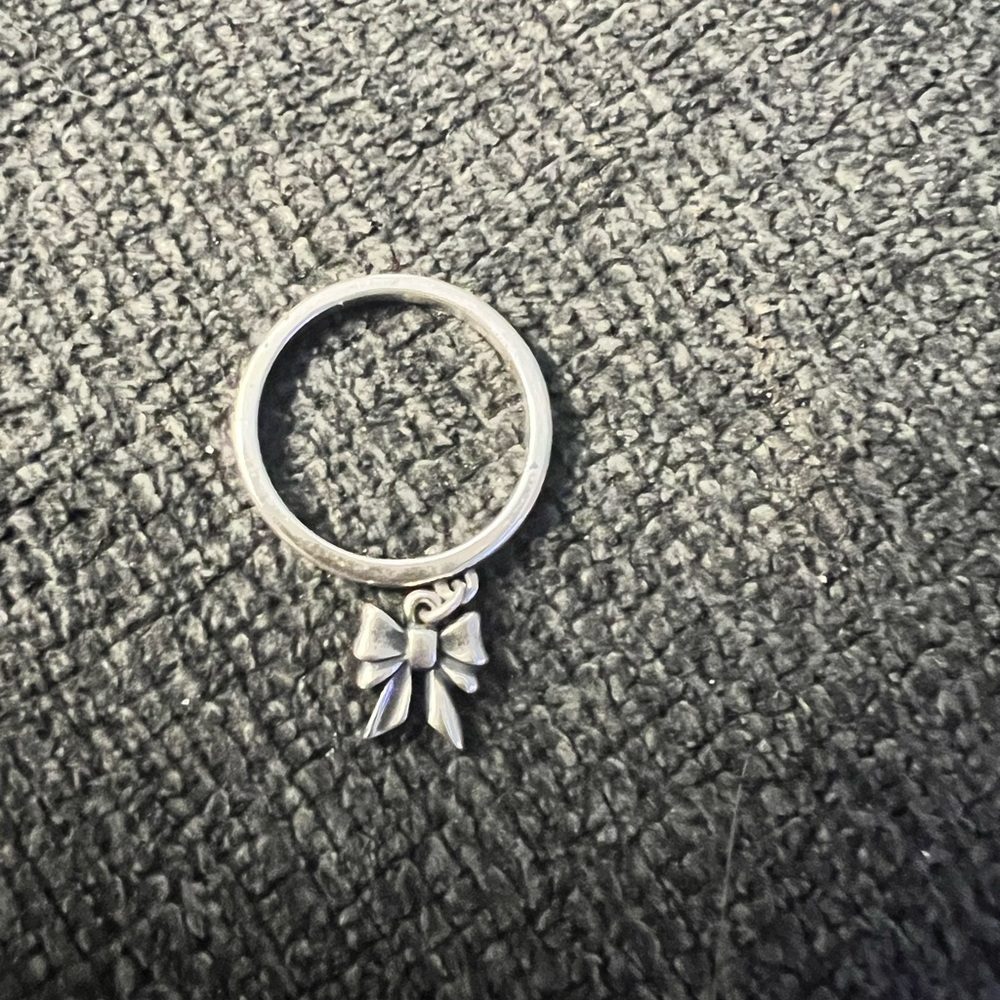 James Avery Dangle ring with mini bow charm.  Size 10.5